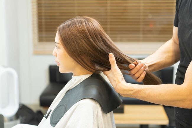 縮毛矯正をかけると髪は傷む